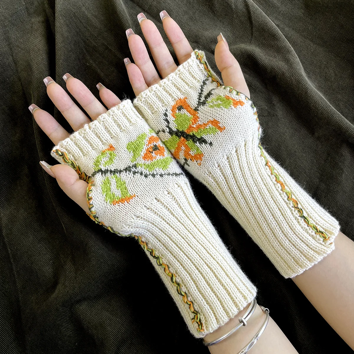 New Double-sided Ladies Butterfly Jacquard Crocheted Open-fingered Gloves That Can Be Worn in Autumn and Winter.