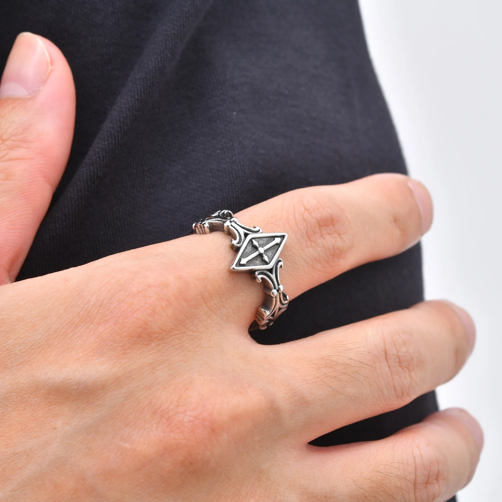 Punk Gothic Kreuzring für Männer, Retro Edelstahl Statement-Ring, Geburtstags-Party-Schmuckgeschenk – Detail 4