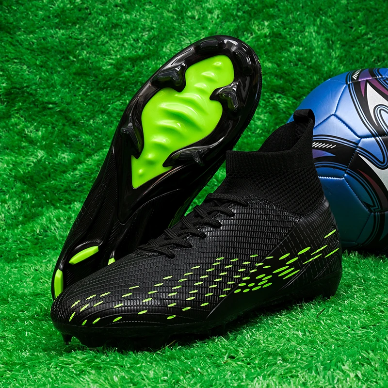 

A pair of children's four-season leather football shoes with long studs, wear-resistant soccer shoes, sizes 35-45，ZS-716