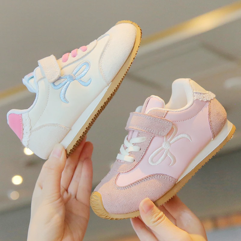 

Детская повседневная обувь, кроссовки из искусственной кожи с вырезами, весенняя обувь для девочек, противоскользящая обувь с мягкой подошвой, розовые, молочно-белые туфли, размер 21-32
