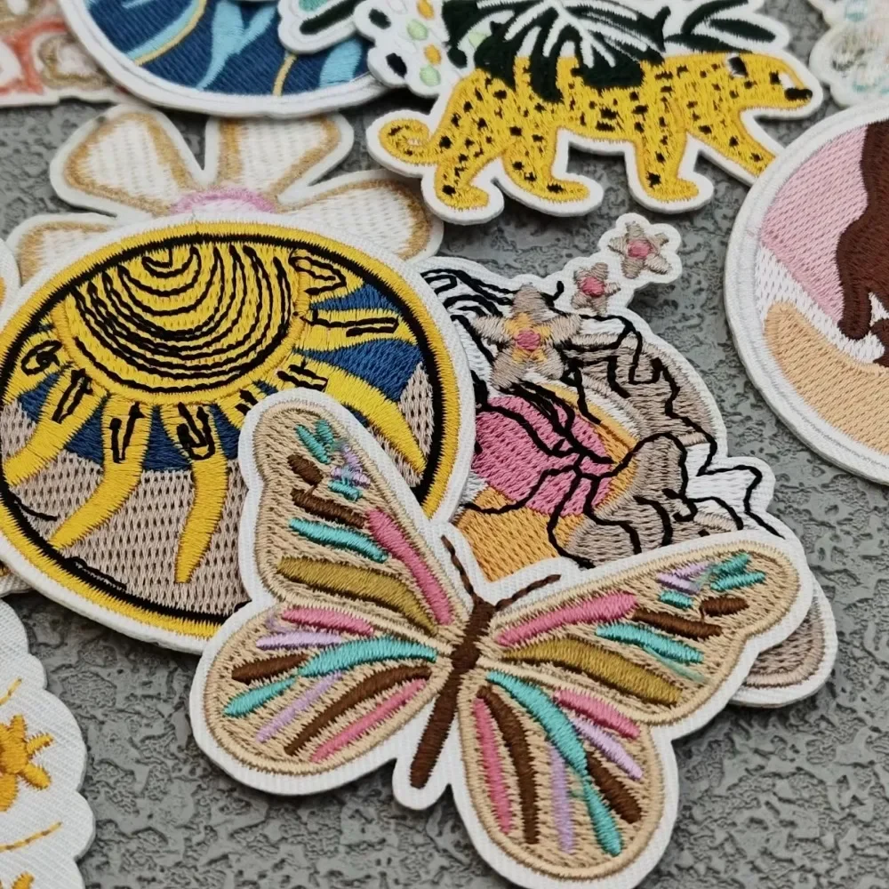 Patch Brodé de Dessin Animé, Fleurs de Soleil et Papillon, Autocollants Thermocollants pour Vêtements, Danemark ges à Repasser, Accessoires pour