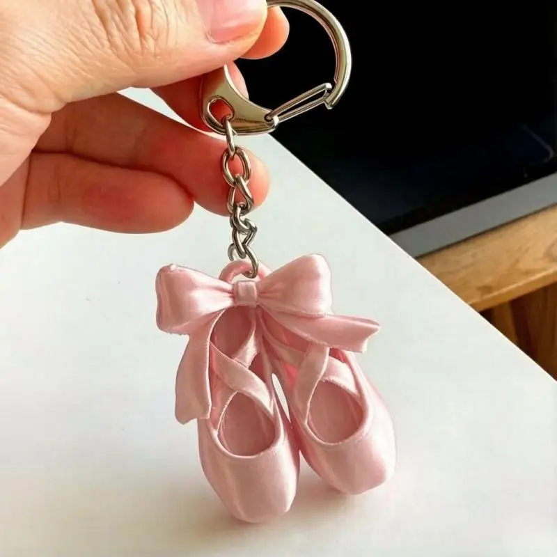 Modischer Schlüsselanhänger in Form von Ballettschuhen, ein hübscher Anhänger zum Aufhängen, als Dekoration für eine Aufbewahrungstasche für Kopfhörerkabel. – Detail 5