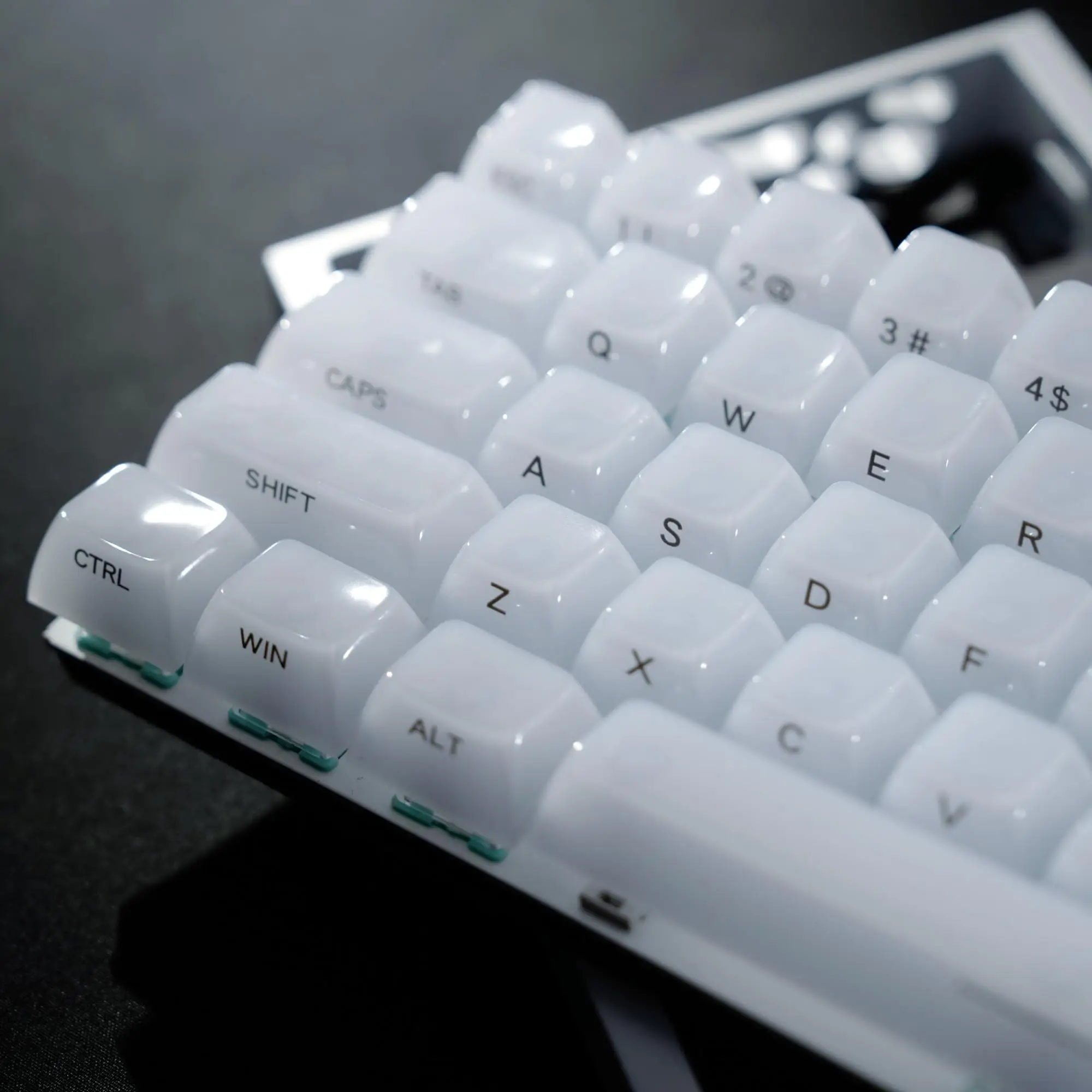 

Creamy White RGB Backlit Keycaps Side Print Foggy Transparent Crystal PC Keycaps MDA Profile 115 Keys for MX Switches Keyboard
