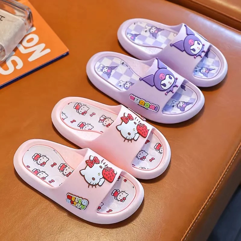 2024 letnie chłopięce dziewczęce sandały śliczne Hello Kitty dziecięce obuwie antypoślizgowe dziecięce buty na plażę miękkie domowe kapcie na dole