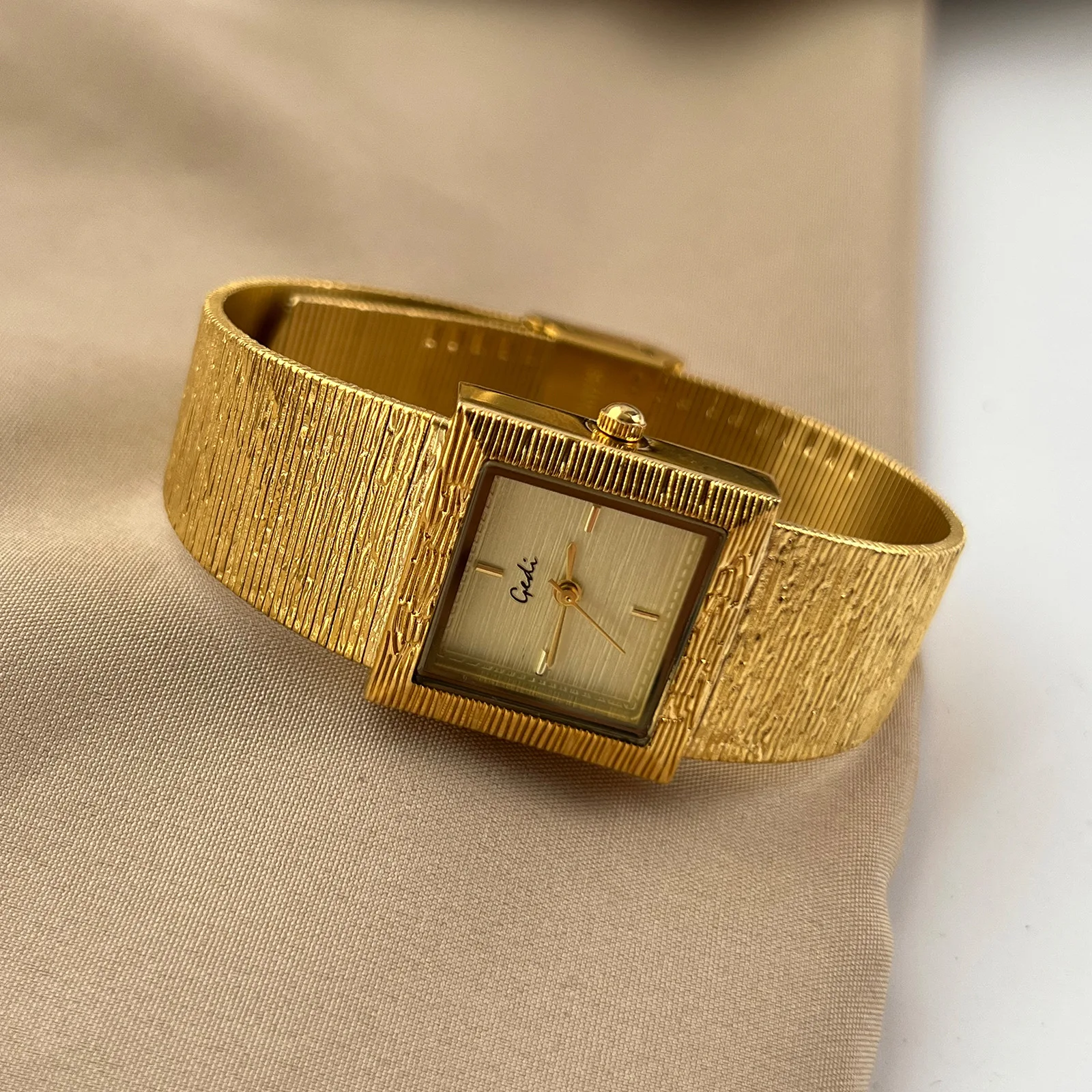 

﻿ Light Luxury Women's Square Small Gold Watch Light Luxury Steel Strip Retro High end Versatile Watch Texture Quartz Watches