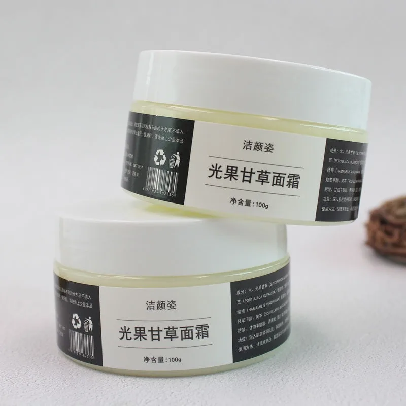 감초 뿌리 추출물이 함유된 미백 크림, 칙칙한 피부를 밝게 하고, 색소 침착을 완화하며, 수분 공급, 끈적임 없는 느낌