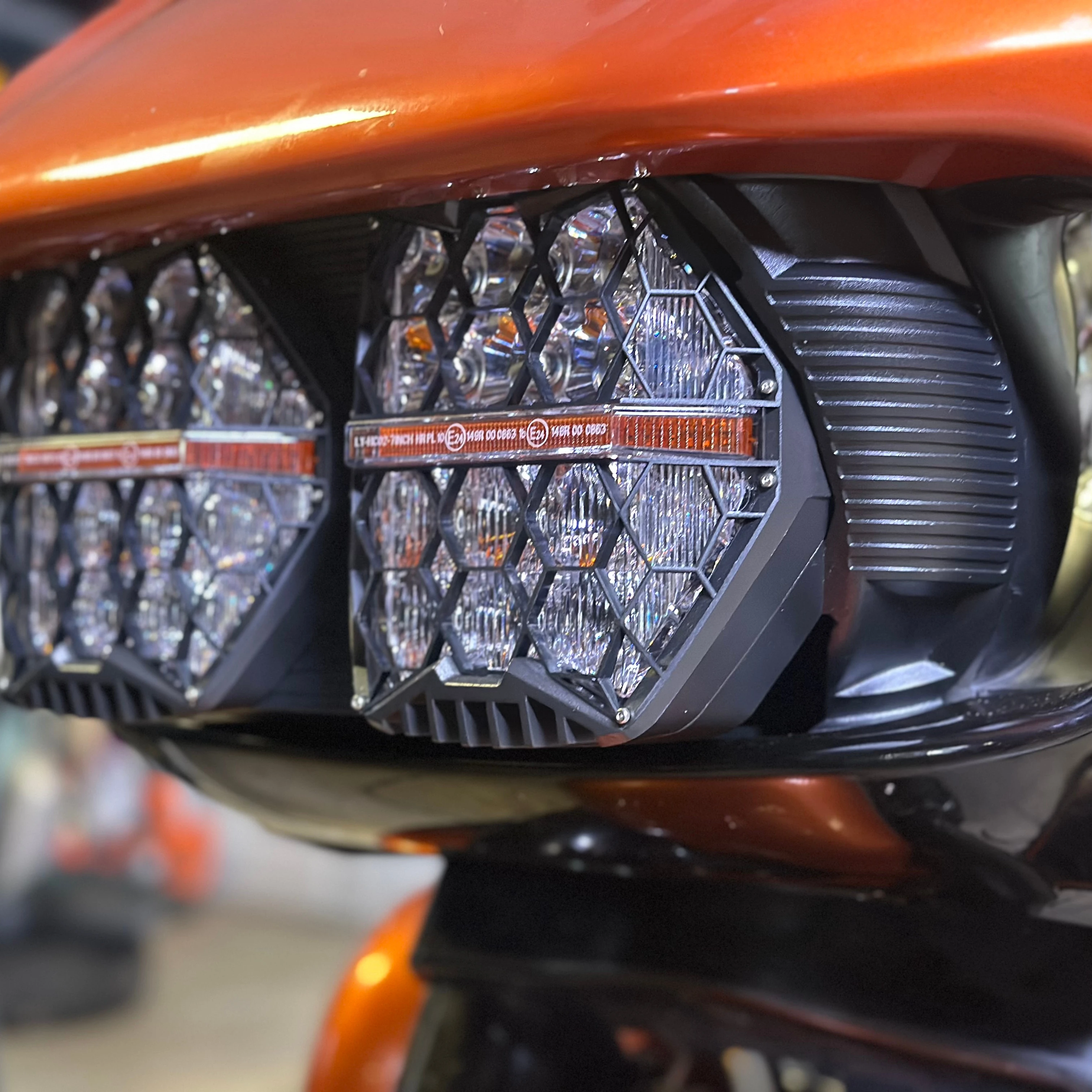 Plug N Play 240W Honeycomb Dual Headlight Motorcycle LED Hi/Lo Beam Headlamp with Amber DRL for  Road Glide 2015+