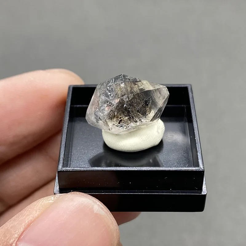 100% natural Herkimer diamond crystal diamond gemstone (can be made as a pendant) +Box sixe：27*27*25mm