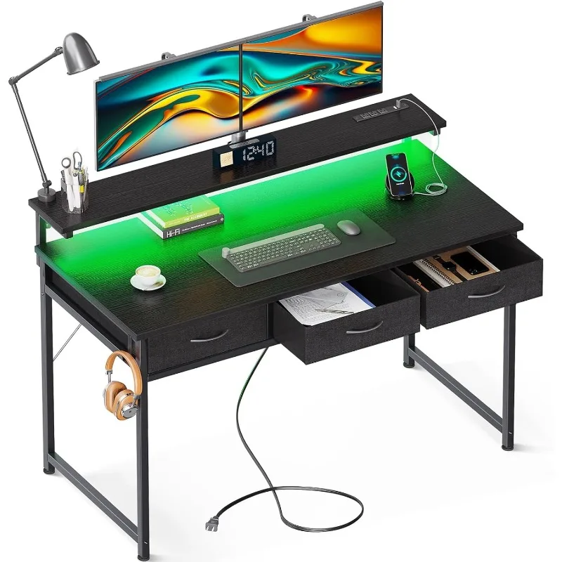 โต๊ะคอมพิวเตอร์ 48 นิ้ว 3 ลิ้นชักและปลั๊กไฟ USB โต๊ะทํางานที่บ้านพร้อมไฟ LED และขาตั้งจอภาพแบบปรับได้