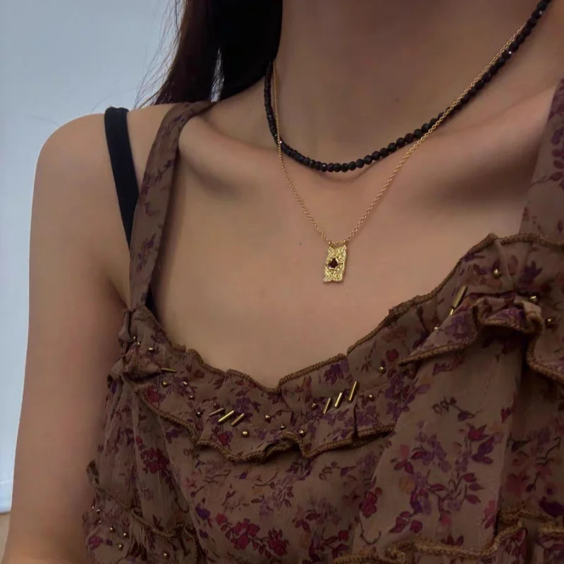 بسيطة الأزياء الخفيفة الفاخرة الملمس المعدني مربع الزركون قلادة الترقوة سلسلة كل مباراة اليومية رائعة قلادة للنساء