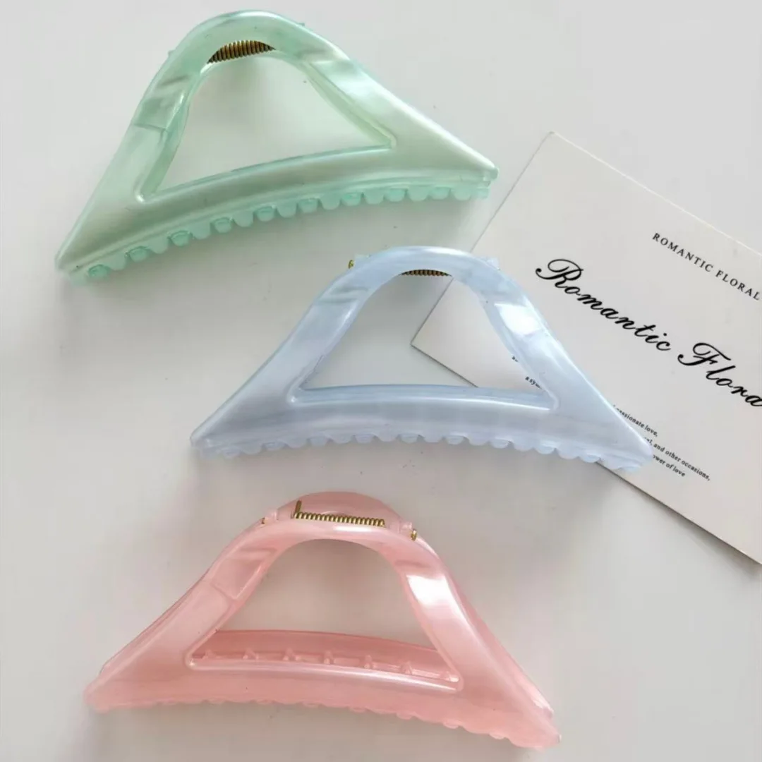 

Elegan Geometry Shiny Jelly Colroful Triangle Hair Clip Claws Women Large Hair Clamp Hair Accessories Safe Design Daily Wear