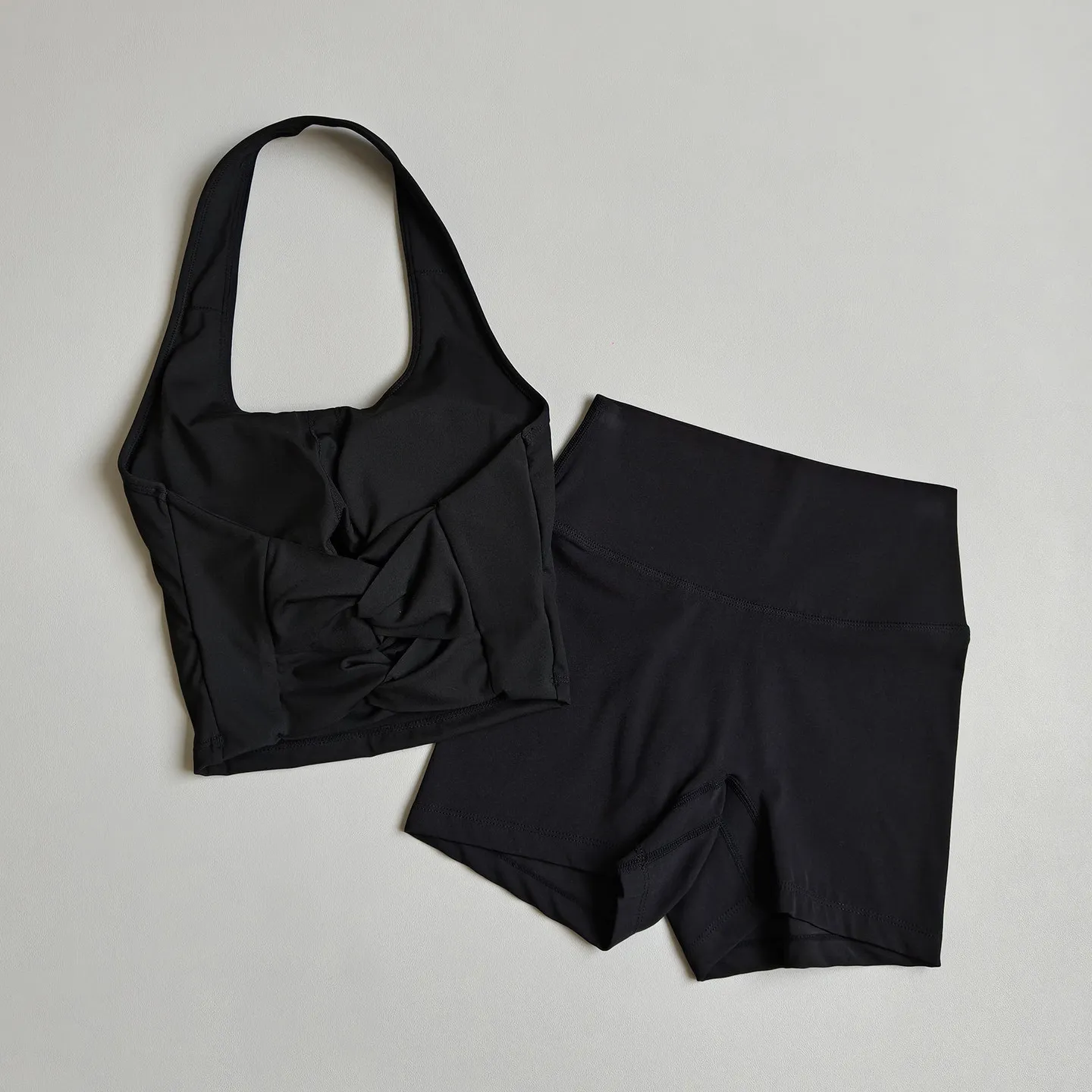 Sexy Yoga-Set mit Neckholder-Top, Pfirsichfarbenem Sport-BH und Hochgeschnittenen Shorts für Damen, Pilates, Yoga, Fitness, Trainings- und Gym-Set – Detail 5