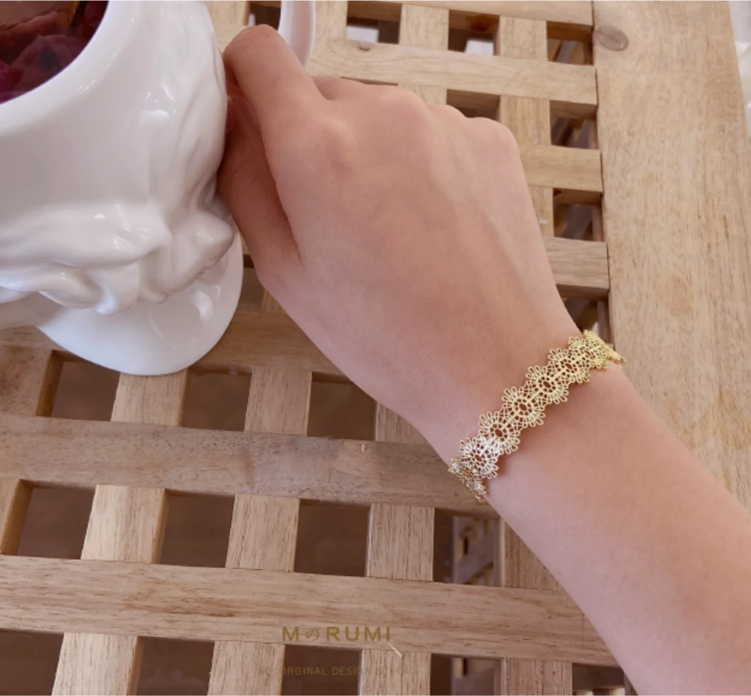 

Copper plated gold opening adjustable printed lace Vintage simple Bracelets for women Fashion Jewelry