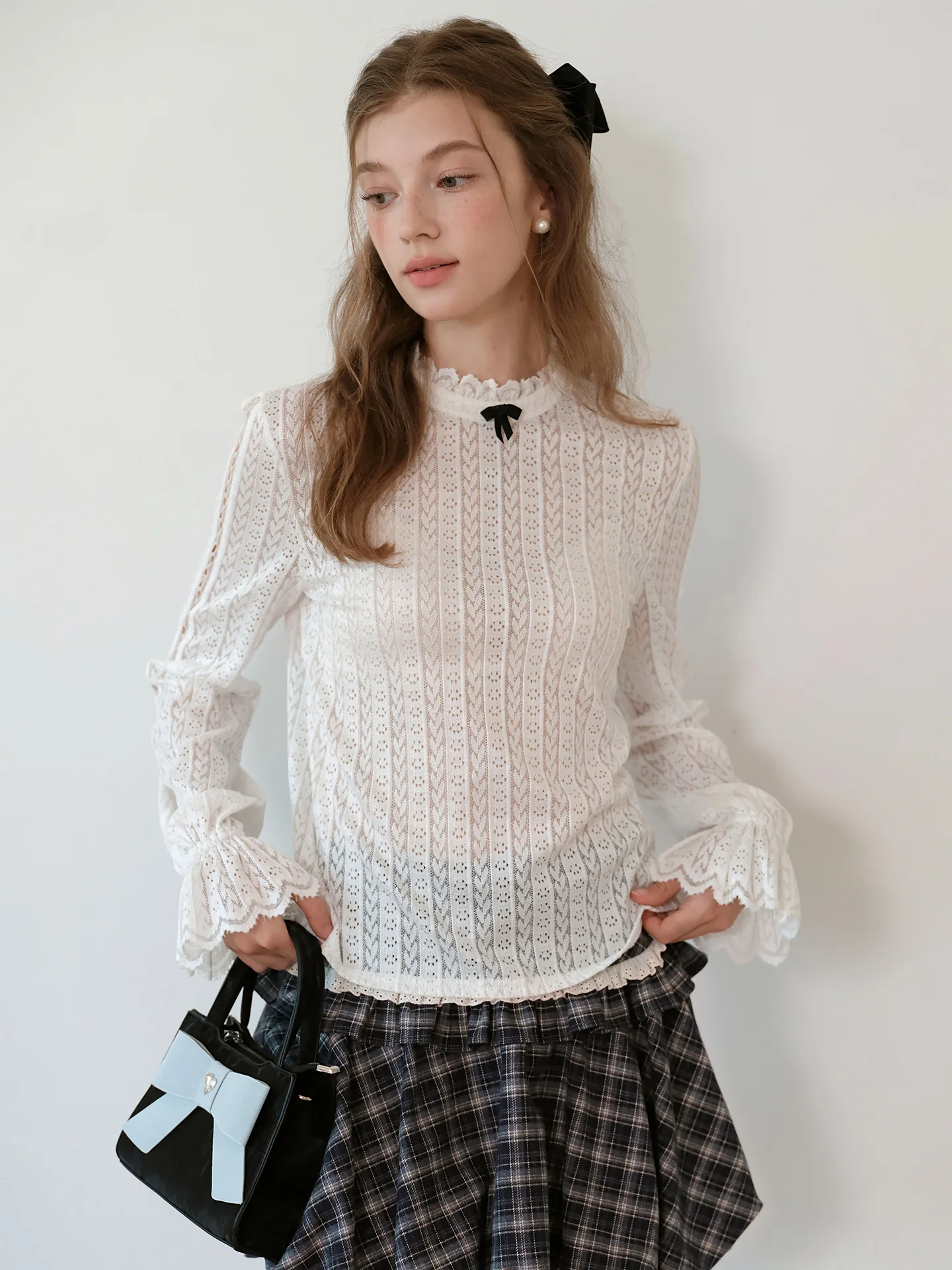 

Белая кружевная базовая блузка с многослойным дизайном, рукавами-колокол и воротником-стойкой, женская, весенняя, модная, из нейлоновой ткани, цветная