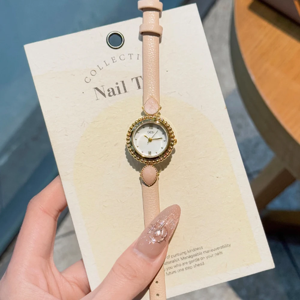 Fashion style minimalist luxury vintage disc belt with a quartz women's watch