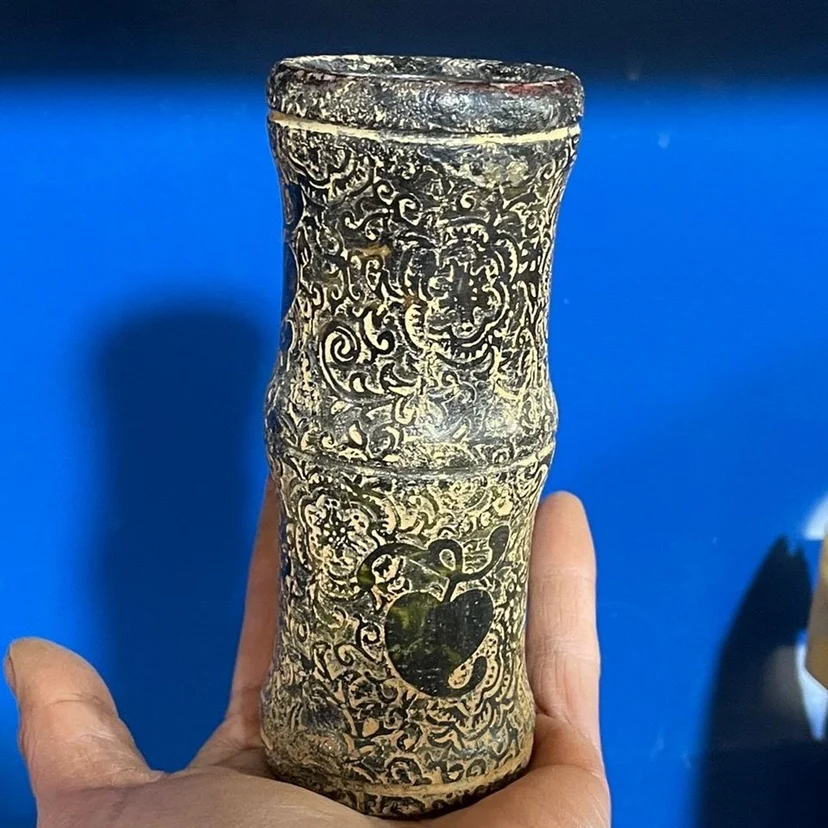 

Gao Guyu Jade Carved Pencil Container Made of Natural Xiuyan in Qianlong Year