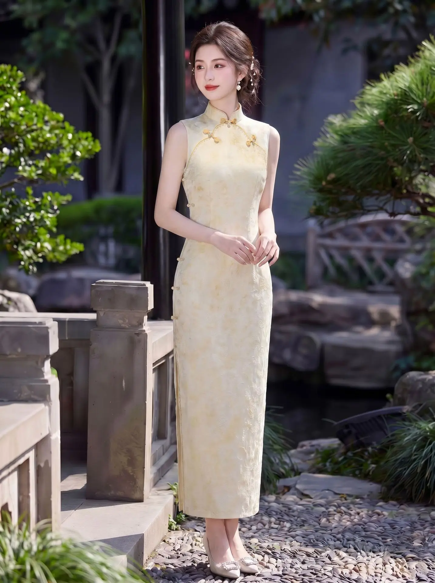 Yellow Sleeveless Chinese Style Long Cheongsam Improved for Young Women's Daily Summer Stand Collar Qipao