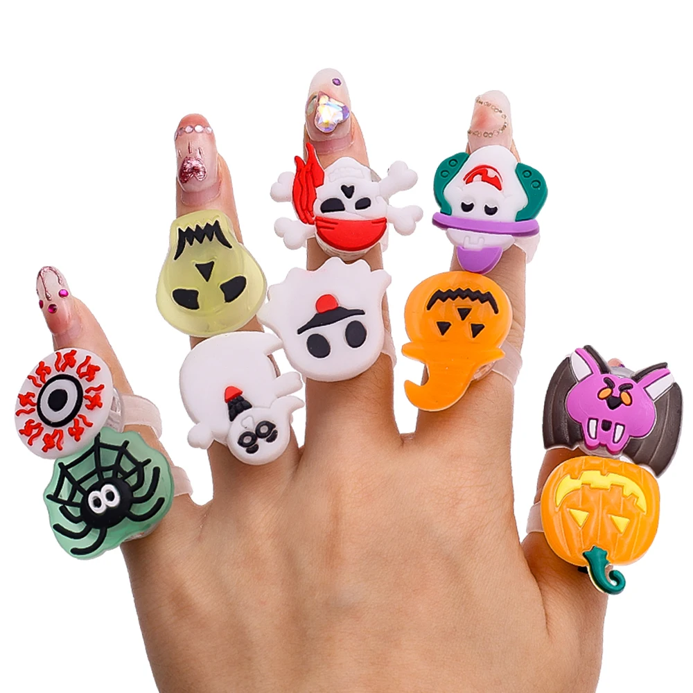 100/10pcs Halloween Light Up Glowing Rings Party Favors LED Luminous Pumpkin Ghost Skull Flashing Finger Rings Kids Fun Toys