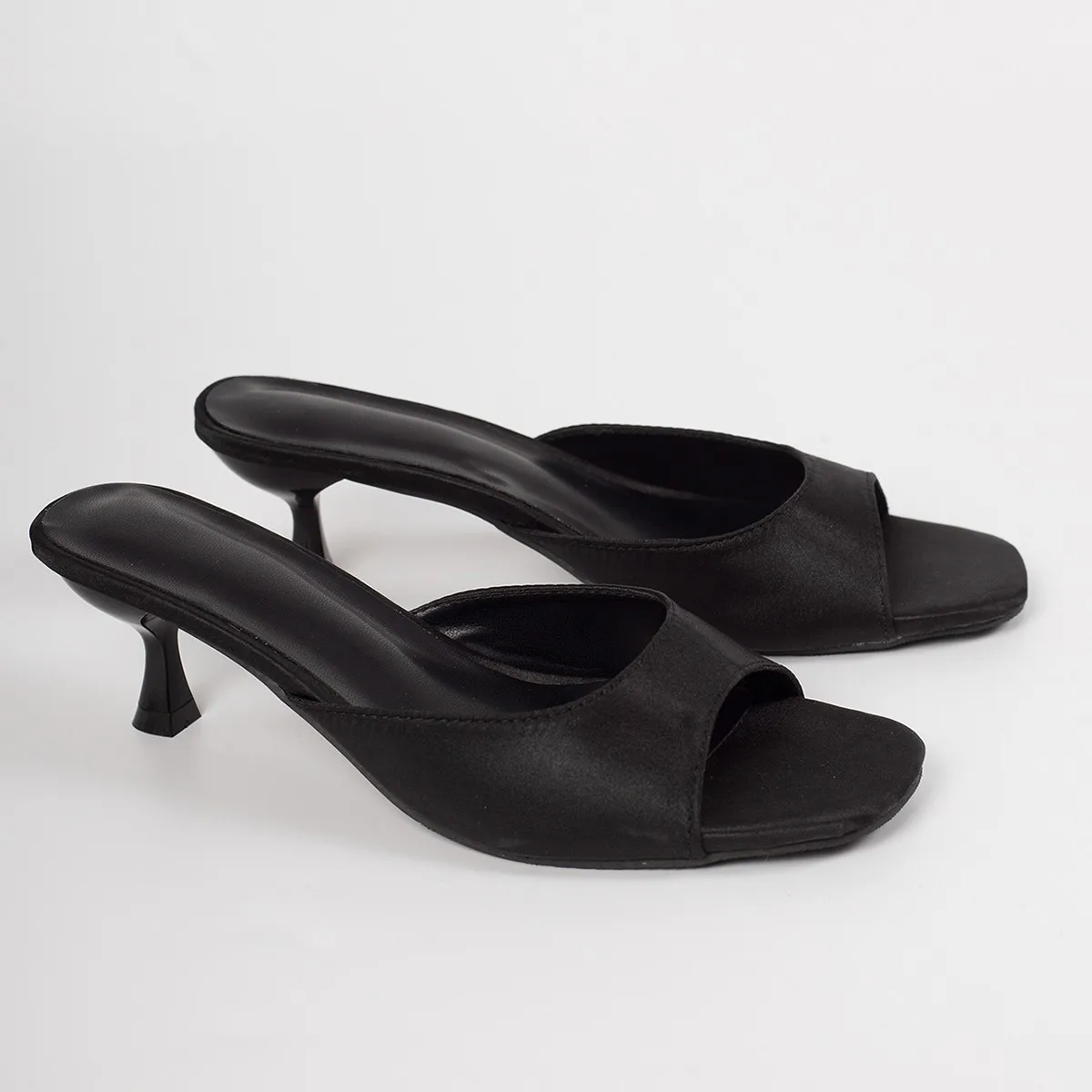 Schwarze Weiche Leder-Pantoletten mit Dünnem Absatz für Damen, Sexy Peep-Toe Slide-Sandalen für Sommerpartys, Elegante Designer-High-Heels