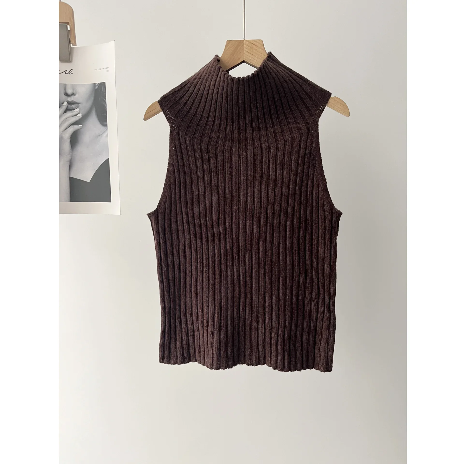 

Women's slim-fitting simple brown soft waxy wool blended turtleneck ribbed sleeveless vest sweater vest 16A