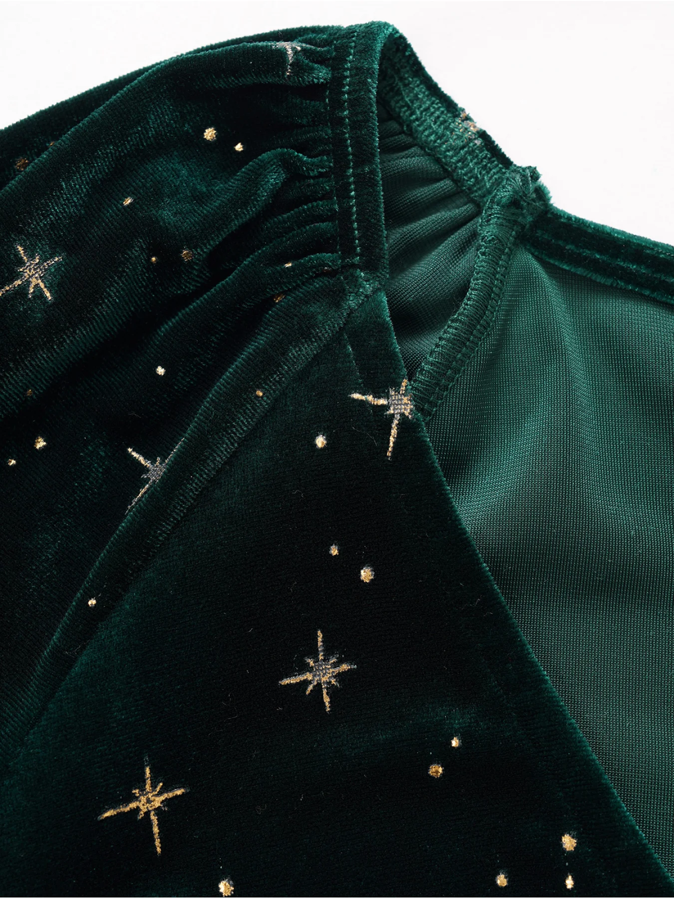 European and American fashion women\'s dress decorated with star print wrapped in elastic shoulder velvet long sleeve dress