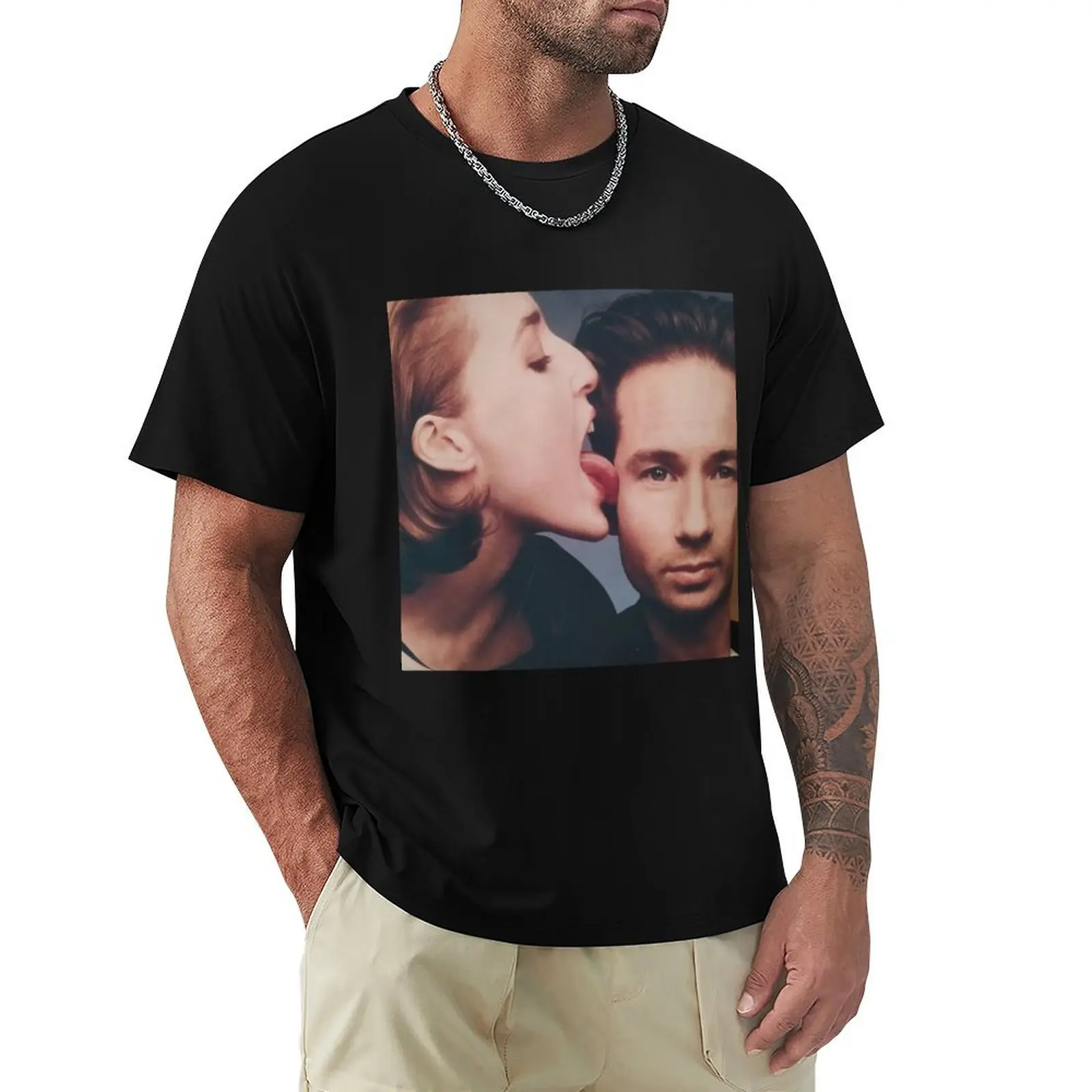 MULDER AND SCULLY GET DIRTY. X FILES T-Shirt Big and Tall Casual T-Shirt