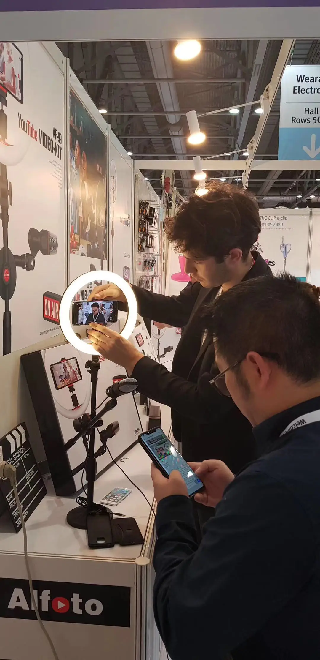 ضوء كاميرا الفيديو، ضوء حلقة سيلفي مع حامل الهاتف الخليوي، حامل ثلاثي القوائم مع ميكروفون