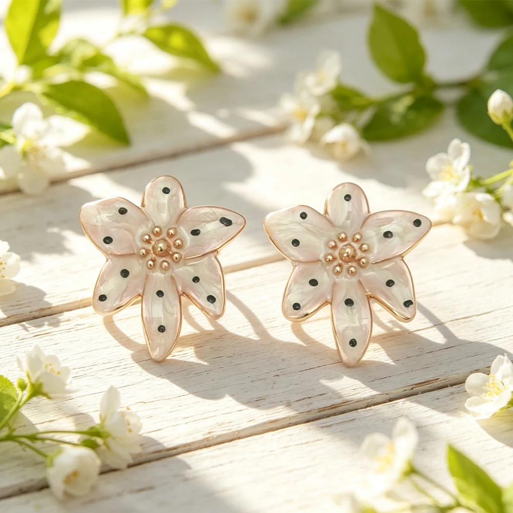 Vintage Polka Dot Flower Earrings, French-Style Gentle Oil-Drip Floral Ear Studs, Fresh Girly Style Polka Dot Petal Earrings Available in Two Colors