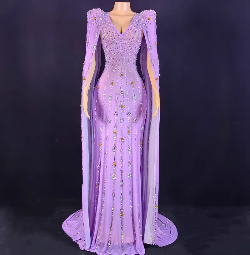 Novance vestidos elegantes com decote redondo e diamantes deslumbrantes