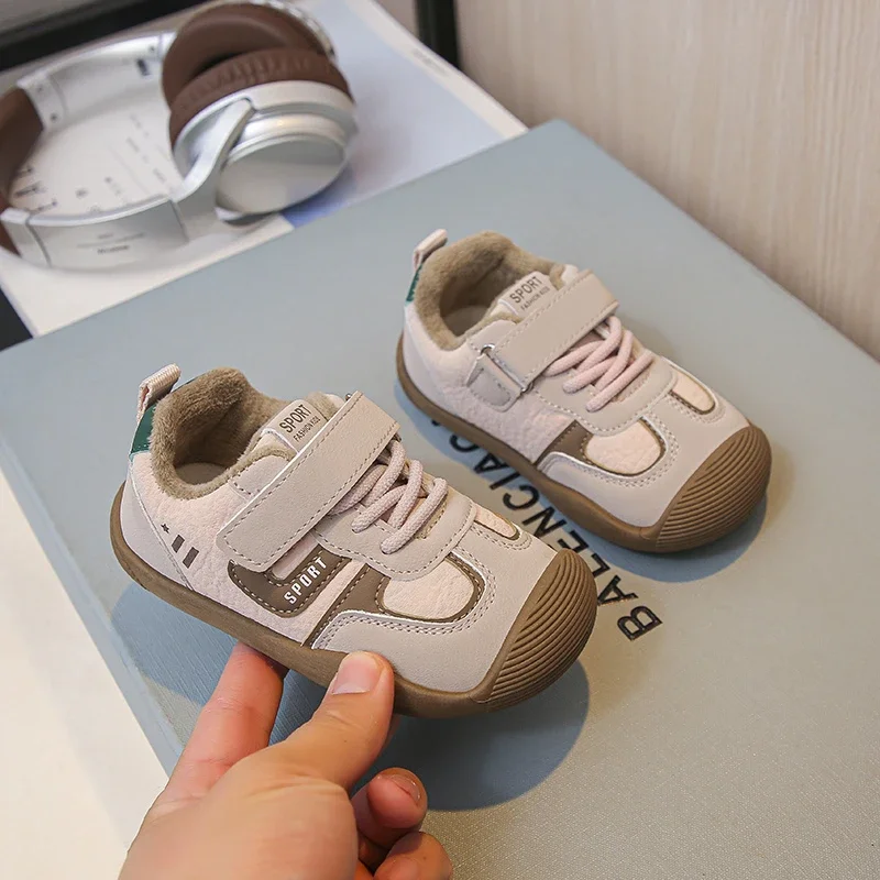 2025 أحذية مشي بتصميم عصري للأطفال أحذية رياضية مضادة للانزلاق أحذية كاجوال للأولاد والبنات أحذية رياضية للفصول الأربعة #2