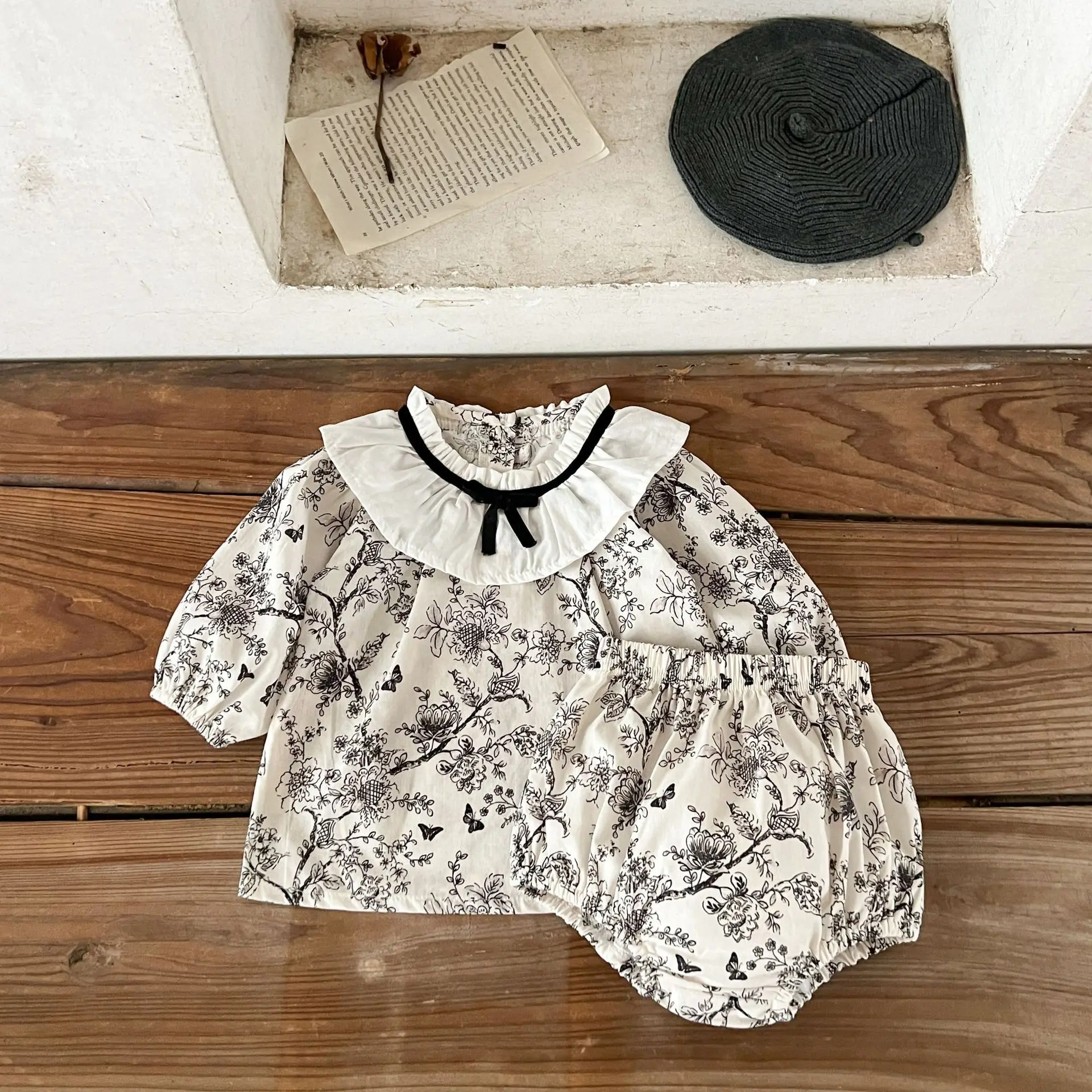 

Ins Корейская версия для девочек из чистого хлопка с принтом в виде листьев лотоса, воротник с длинными рукавами, топ с хлебными штанами, весенне-осенний комплект из 2 предметов