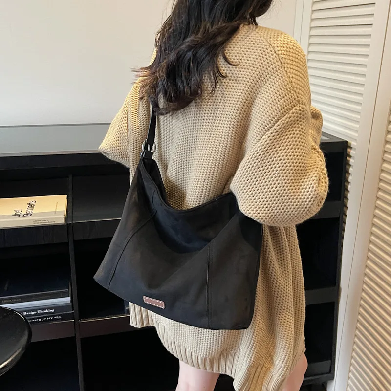 Bolsa de ombro vintage feminina luxuosa 2025, bolsa retrô acolchoada, shopper casual multifuncional para fim de semana e viagens de férias