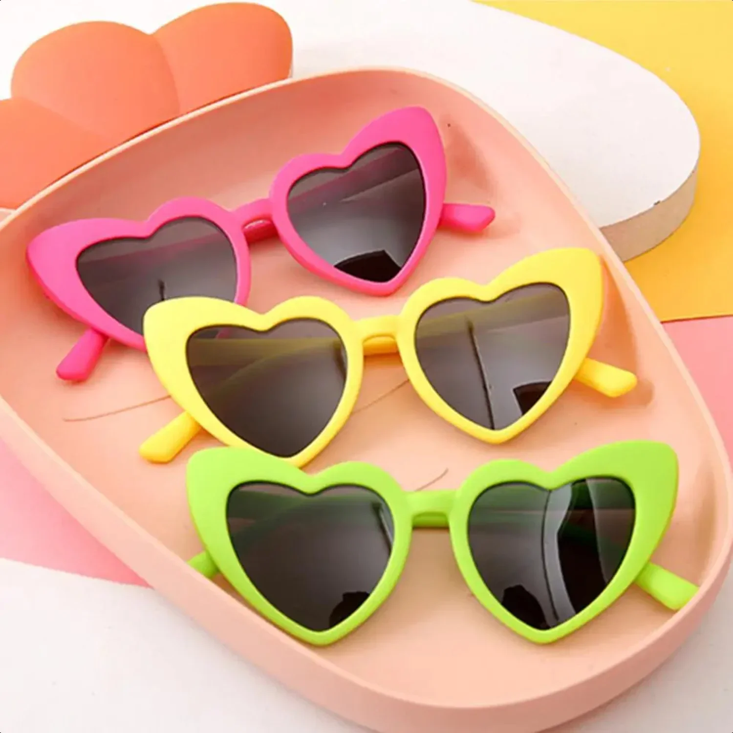 Heart Sunglasses Vintage Love Heart-Shaped Glasses Outdoor Children Cartoon Riding UV400 Eyewear  Boys Girls 3-9 Years