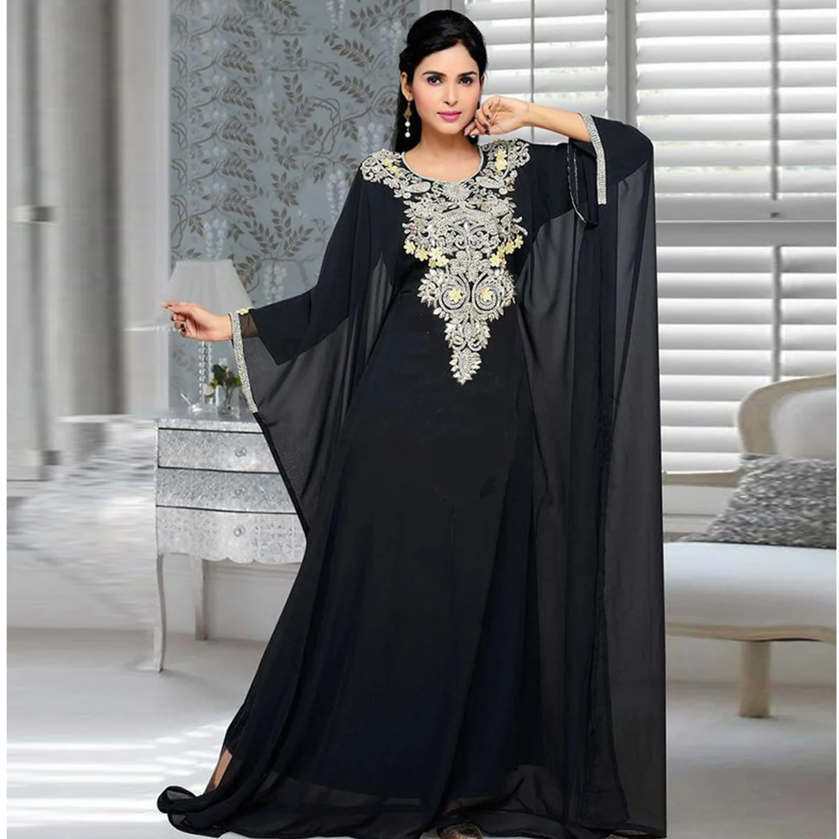 

Women Elegant Embroidery Long Dress Batwing Silk Abayas Classical Lady Evening Dresses Islamic Muslim Long Robe Soft Cozy Gown