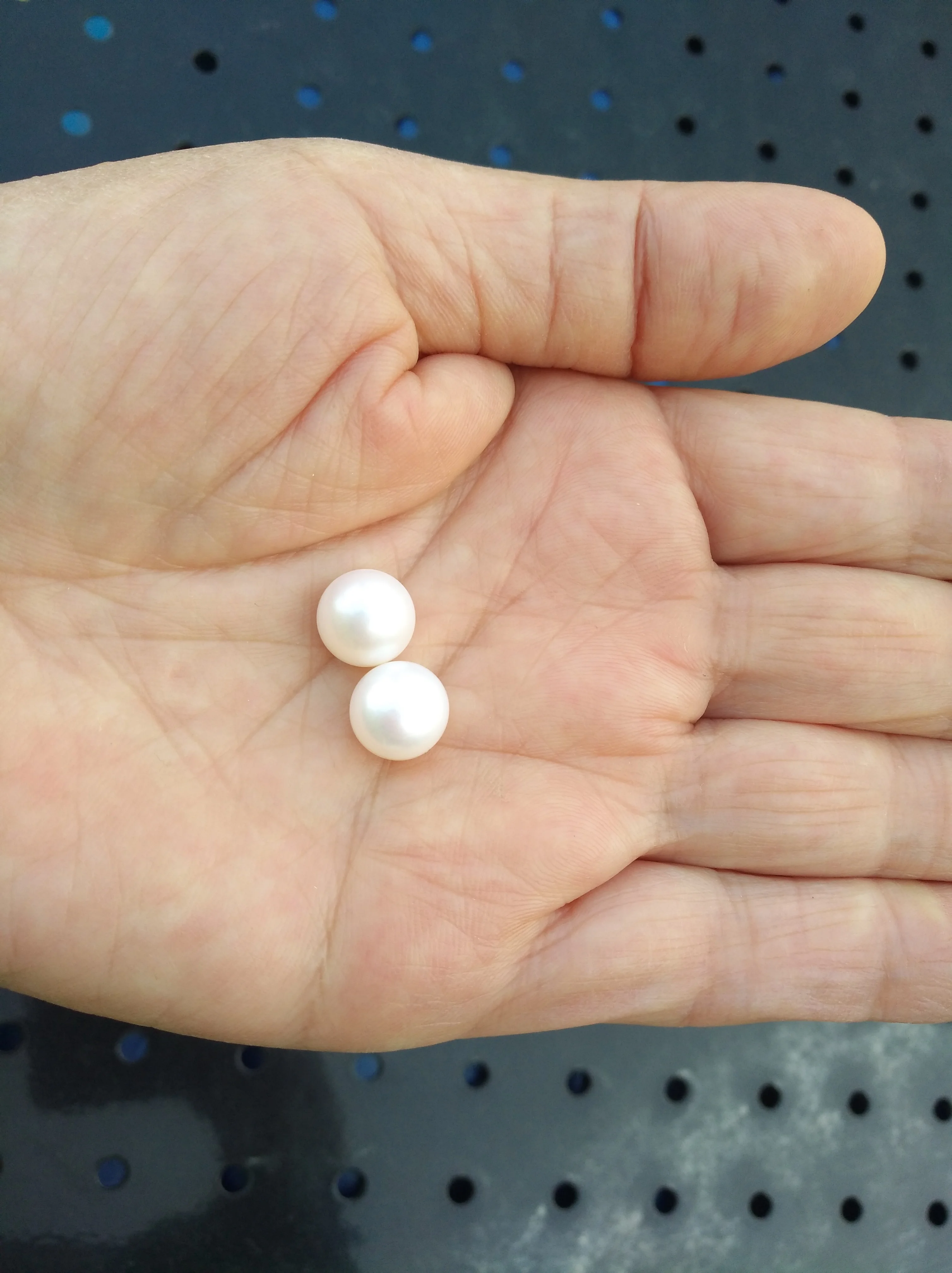 

Pair of 9-10mm natural AAA south sea white loose pearl half drilled