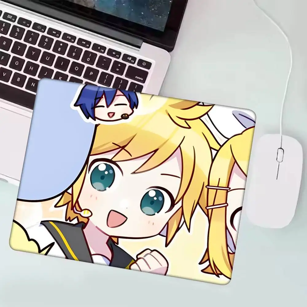

1pc Singer K-Kagamine R-Rin And L-Len Mousepad Small LockEdge For Gamers Computer Desk Pad Rectangular Anti-slip Rubber