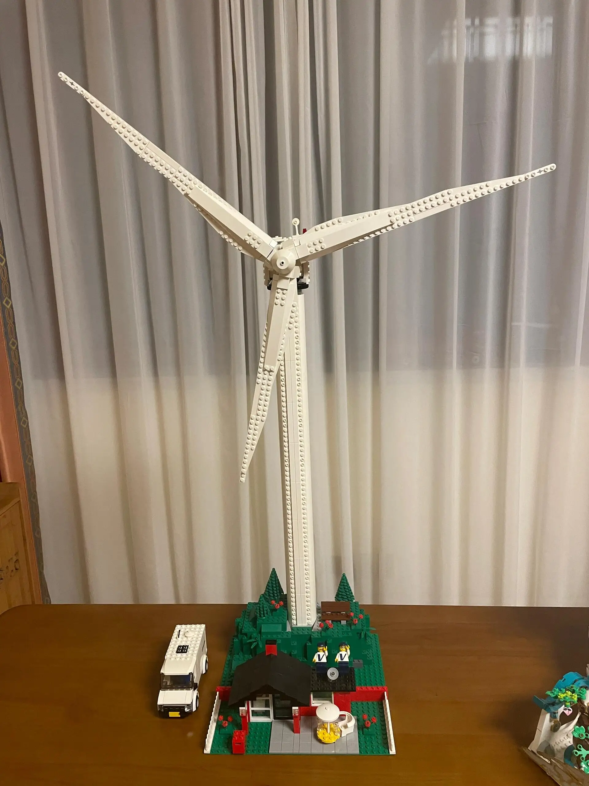 844PCS Creative Series Vestas Wind Turbine Building Blocks Electric Windmill Generator Model 10268 Bricks Toys For Boy Kids Gift