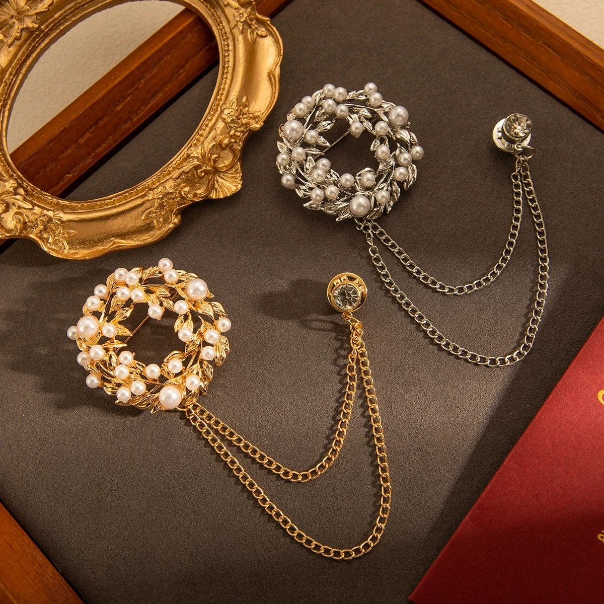Personalized British style flower brooch, high-end niche chest suit accessories alloy Christmas