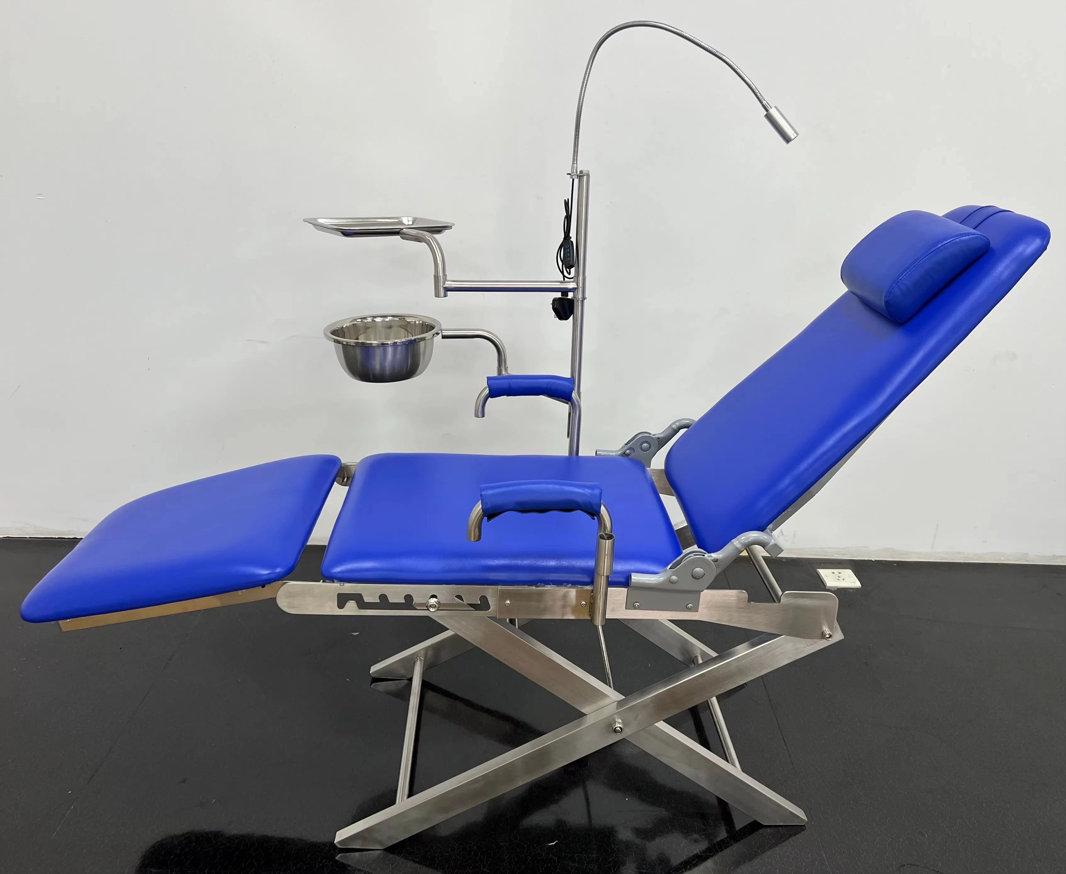 Portable Folding Dental Chair with LED Operation Lamp Spittoon and Instrument Tray