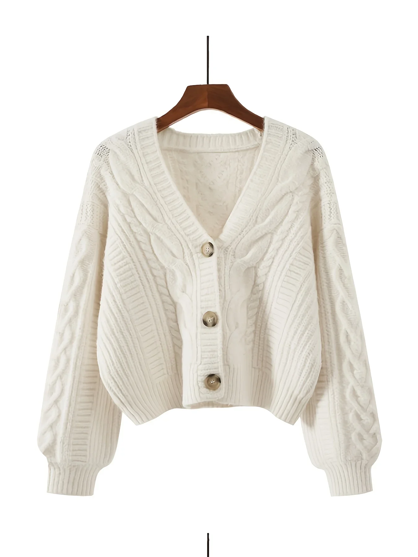 Elegant kabelvest voor dames met V-hals. Losvallend met knoopsluiting. Perfecte herfst- en wintertrui. Winkel nu!