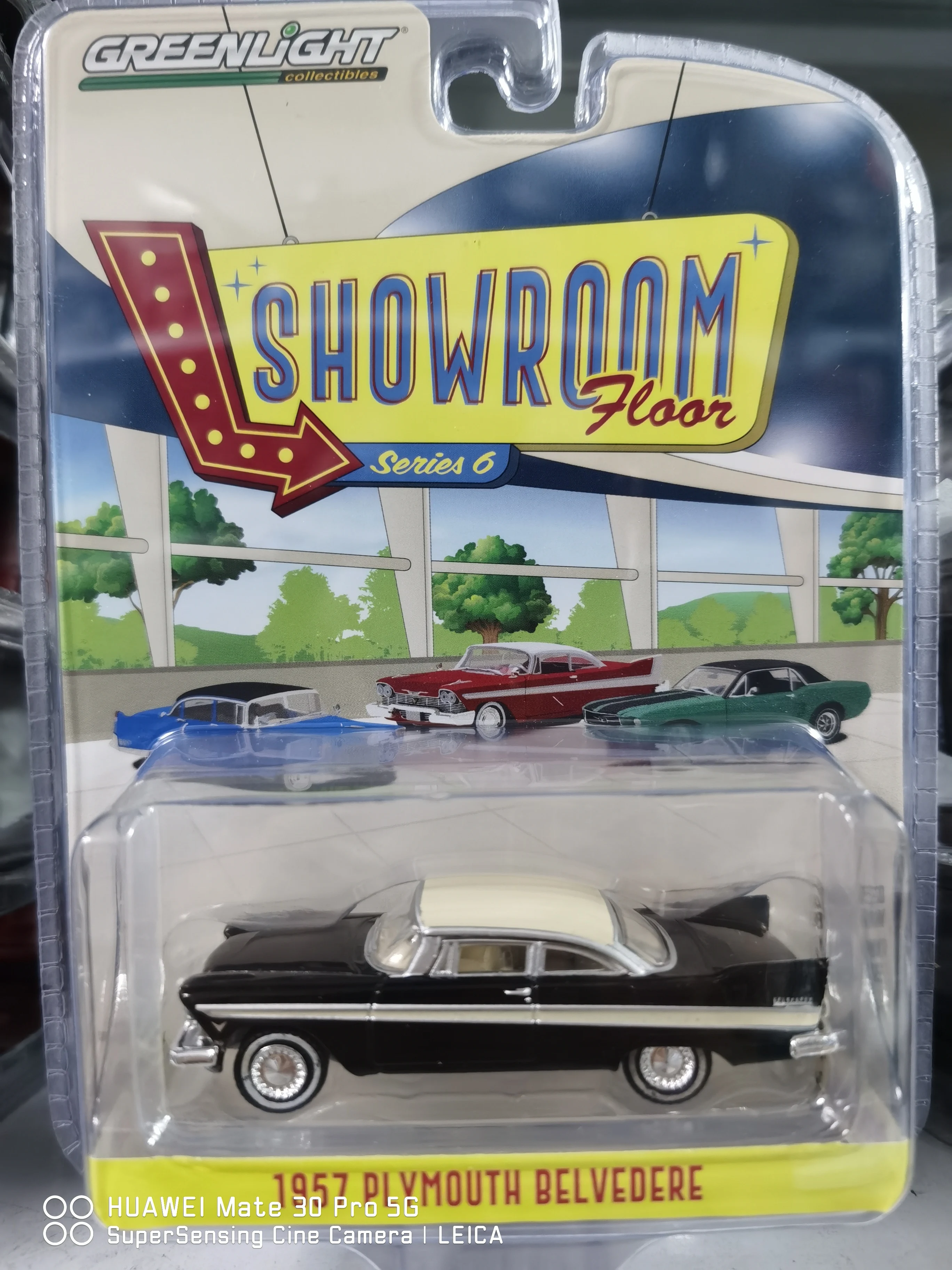 

Модель автомобиля из сплава GreenLight 1/64 1957 Plymouth Belvedere, черно-белый 68060-A