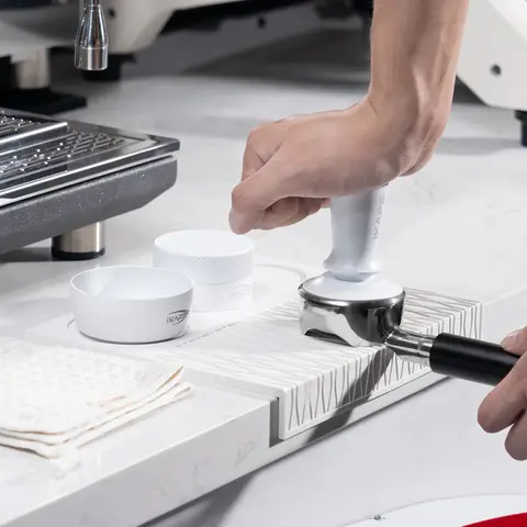 IKAPE 51/53/58MM कॉफ़ी टैम्पर सेट सफ़ेद 6 इन 1, एस्प्रेसो टैम्पर किट, टैम्पर के साथ एस्प्रेसो एक्सेसरीज़ किट, डिस्ट्रीब्यूटर, सिलिकॉन मैट 10 best sales कॉफी किट - №5