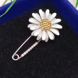 Elegant Exquisite Enamel Daisy Buckles Brooch For Women Men Classic Fashion Flower Crystal Badges Pin Lapel Pines