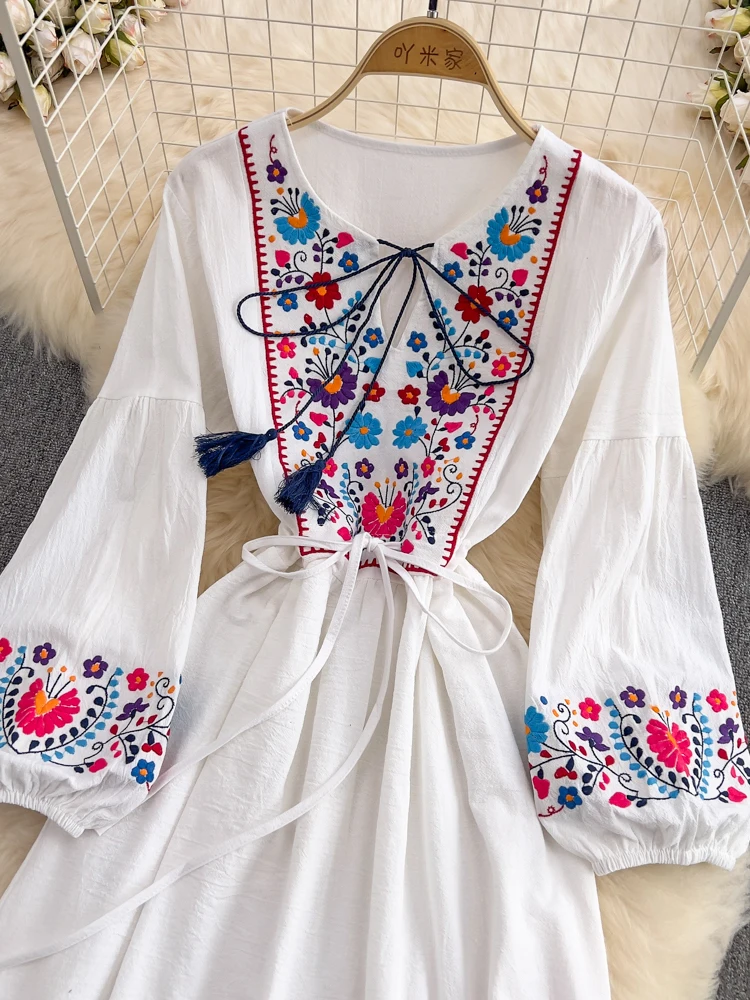 Retro Ethnic Style New Embroidery Dress Tassel Lace Cotton and Linen Vestidos Female V-neck Puff Sleeve Midi Dress GK857