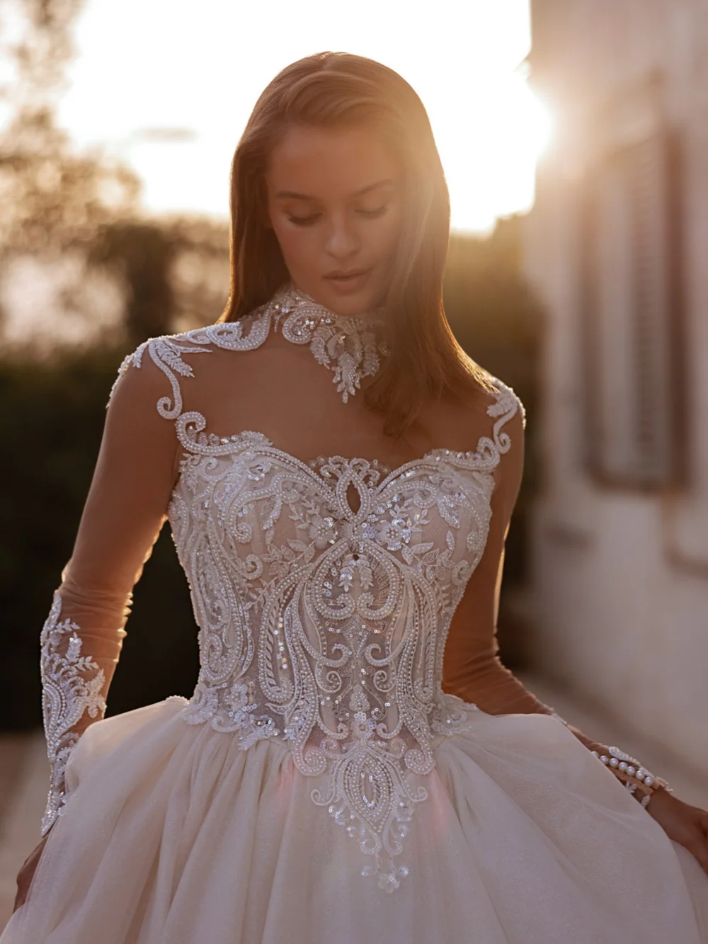 Abito da sposa ricamato in tulle glitterato Abito da sposa modesto a maniche lunghe con colletto alto Abiti cautivanti personalizzati per la sposa