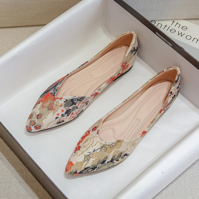 Scharfe, spitze Absätze für Damen, Kamelien-Bootsschuhe mit flachem Boden im chinesischen Stil, ethnische Damenschuhe mit weicher Sohle, große Größen 41–43