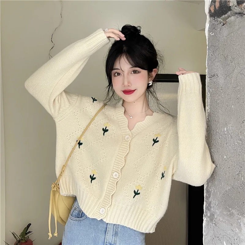 

Women's Sweater Japanese Embroidered Knitted Sweater Women's 2025 Autumn/winter New Flower V-Neck Loose Cardigan Coat