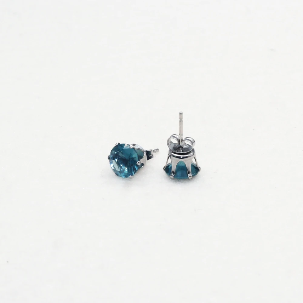 Hypoallergene, farbenfrohe Zirkonia-Ohrstecker aus Edelstahl, 8 mm, rund, AAA-Qualität, für Damen und Herren. – Detail 3