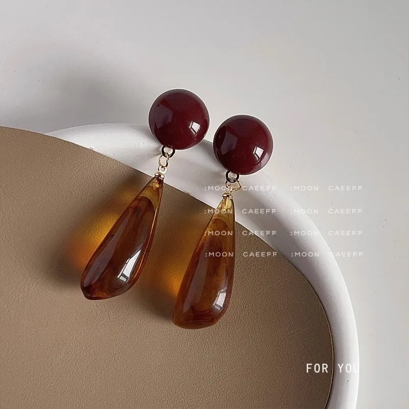 Vintage French Amber Acrylic Droplet Earrings Women\'s Hong Kong Style Elegant Simple Elegant Trendy Advanced Earrings Jewelry