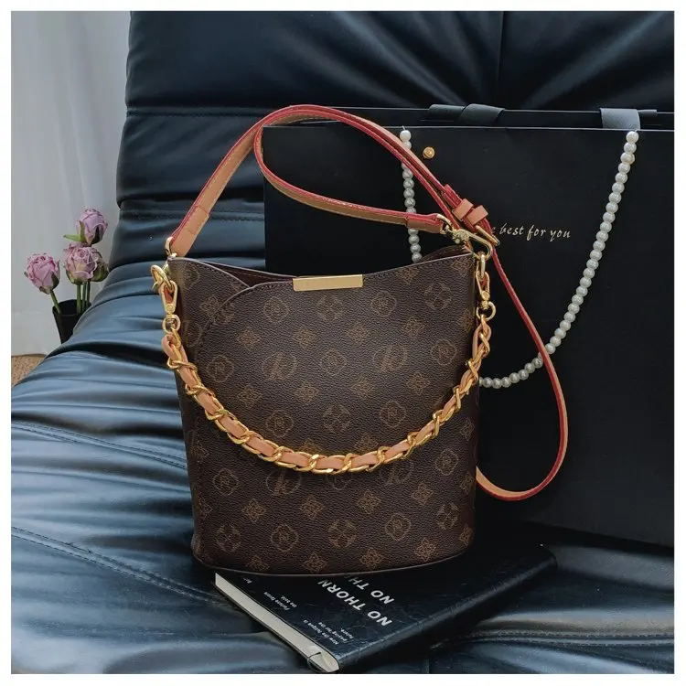 スタイリッシュな高級おむつバッグ女性用大容量レザーショルダーバッグミニマリストエレガントシンプルヴィンテージファッション